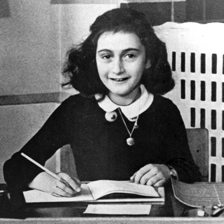 Cold case: ex agente FBI riapre il ‘caso Anne Frank ’
