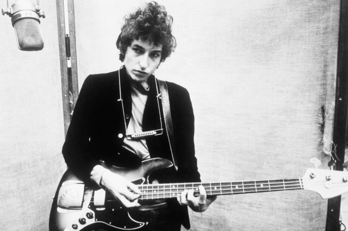 Si più fare poesia anche con una chitarra in mano e una voce non di merda ma quasi. Ovvero: sono andato a Firenze ad ascoltare Bob Dylan. Ora vi dico come è andata (il Nobel al menestrello di Duluth è il minimo)