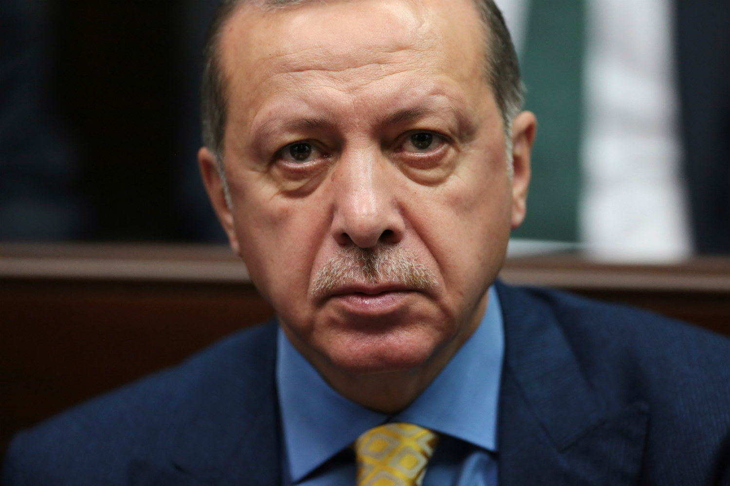 150 giornalisti in prigione, 500 sotto processo, 2.500 disoccupati: benvenuti nella Turchia di Erdoğan, il leader forte che piace all’Europa