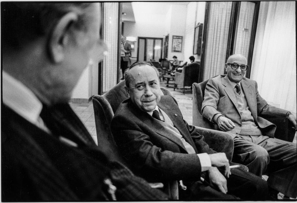 “Io non sono un mafiologo, ma bisognerebbe, di colpo, piombare sulle banche”: discorso intorno a Leonardo Sciascia