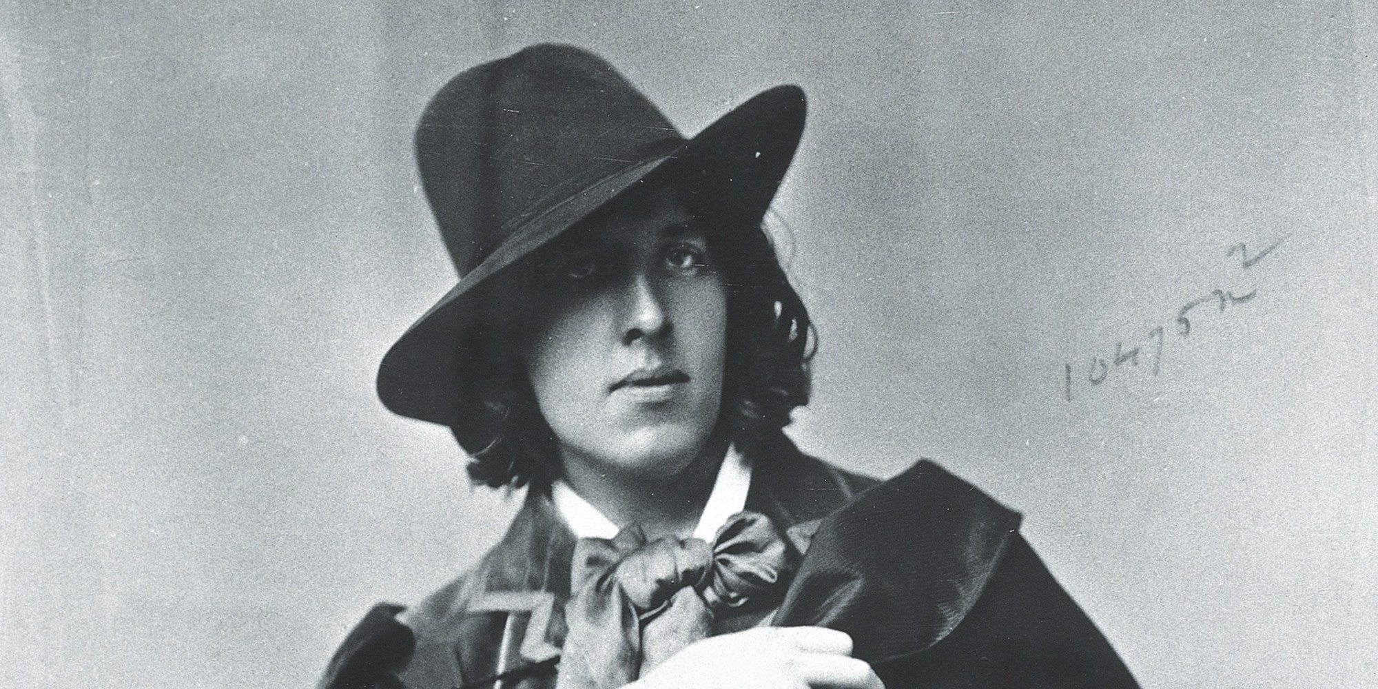 Oscar Wilde è l’antidoto ai noiosi romanzieri di oggi e Doran Gray è l’influencer che vorrei… Dialogo con Vincenzo Latronico, che ha rifatto il viso al “Ritratto”