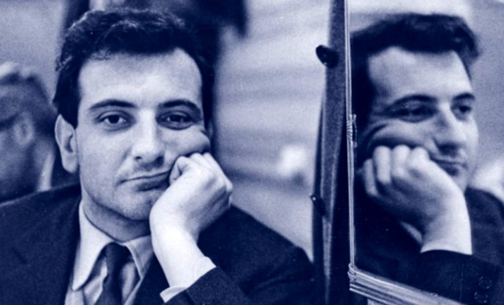 “Senza un padrone sarei un bicchiere, un’automobile, una sedia, un letto”: intorno al libro più estremo – e angosciante – di Goffredo Parise