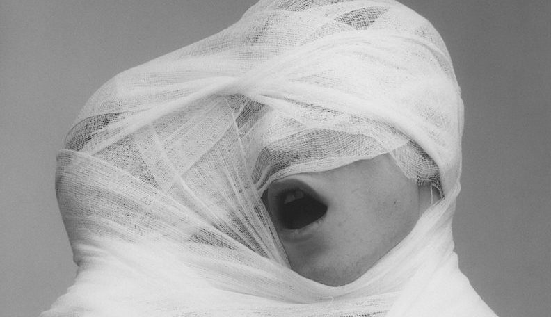 30 anni senza Robert Mapplethorpe, il fotografo più controverso del XX secolo. Patti Smith lo chiamava “il ragazzo che ama Michelangelo”
