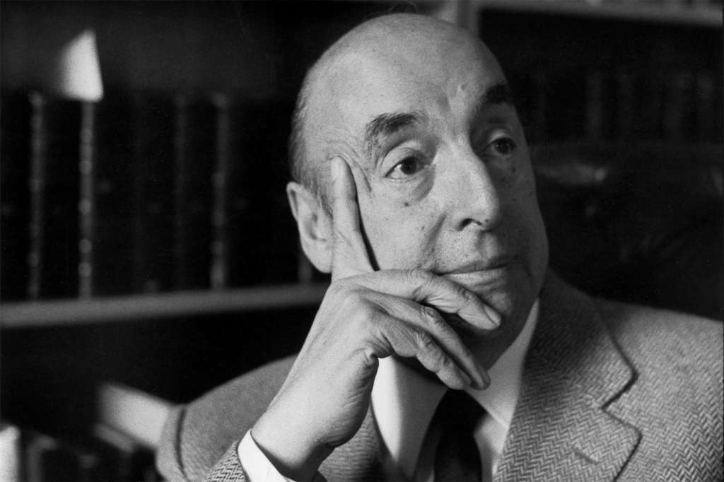 “Morte, amore, desolazione, angoscia: di Pablo Neruda puoi buttare metà dell’opera, resterebbe comunque uno dei poeti più grandi. Ora vi parlo del suo libro più bello, del lupo taciturno”. Un saggio di Abelardo Castillo