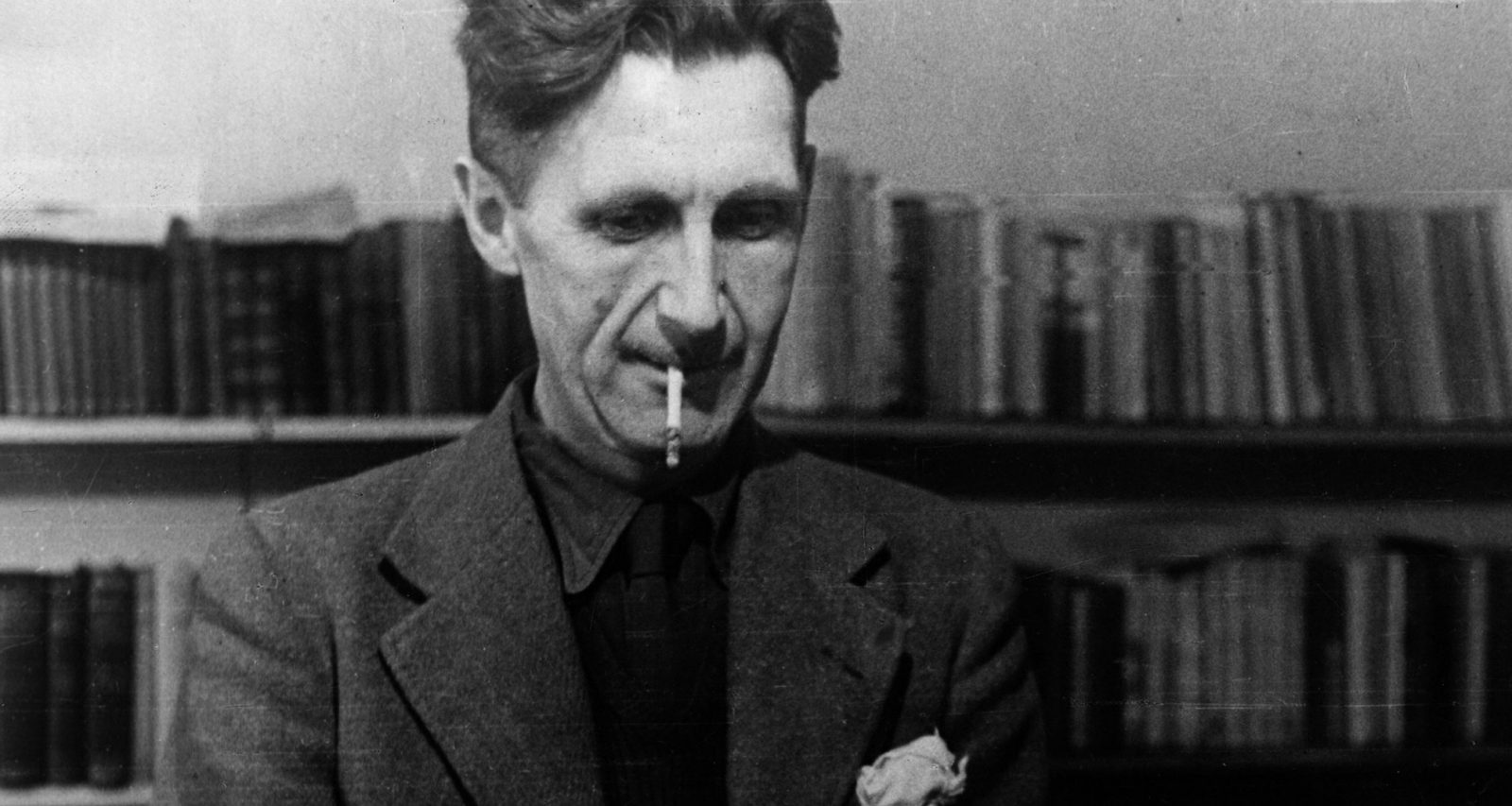 George Orwell spiato da Stalin durante la Guerra di Spagna. Scoperti i dispacci dei servizi segreti sovietici
