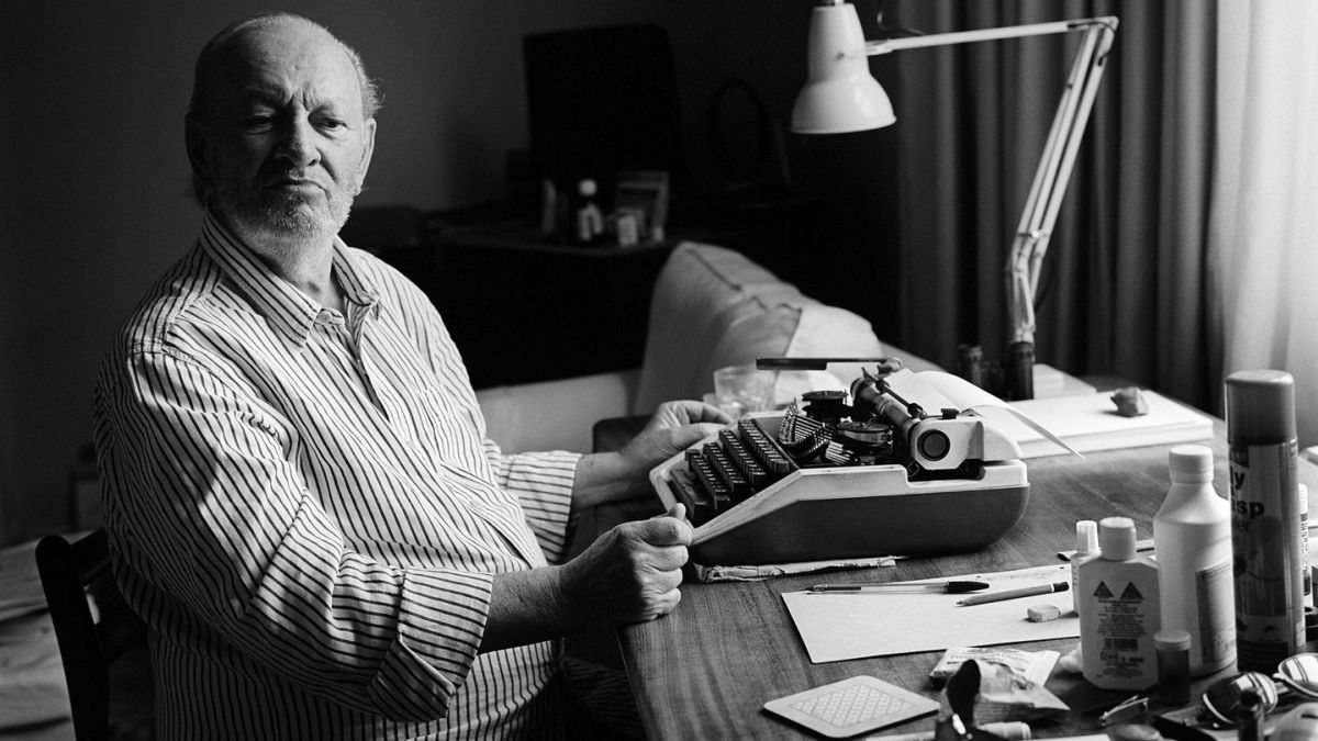 Il poeta dell’“Andrà tutto bene”? Ma fatemi il piacere… Sia lode a Derek Mahon, un poeta autentico e basta. “La prima volta fui un bracciale d’oro e piansi lacrime di sole”