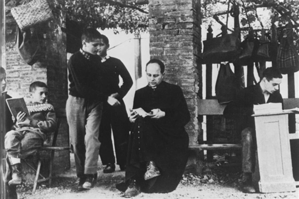 “Ora siamo qui a aspettare una risposta”. Riprendiamo in mano don Milani, 