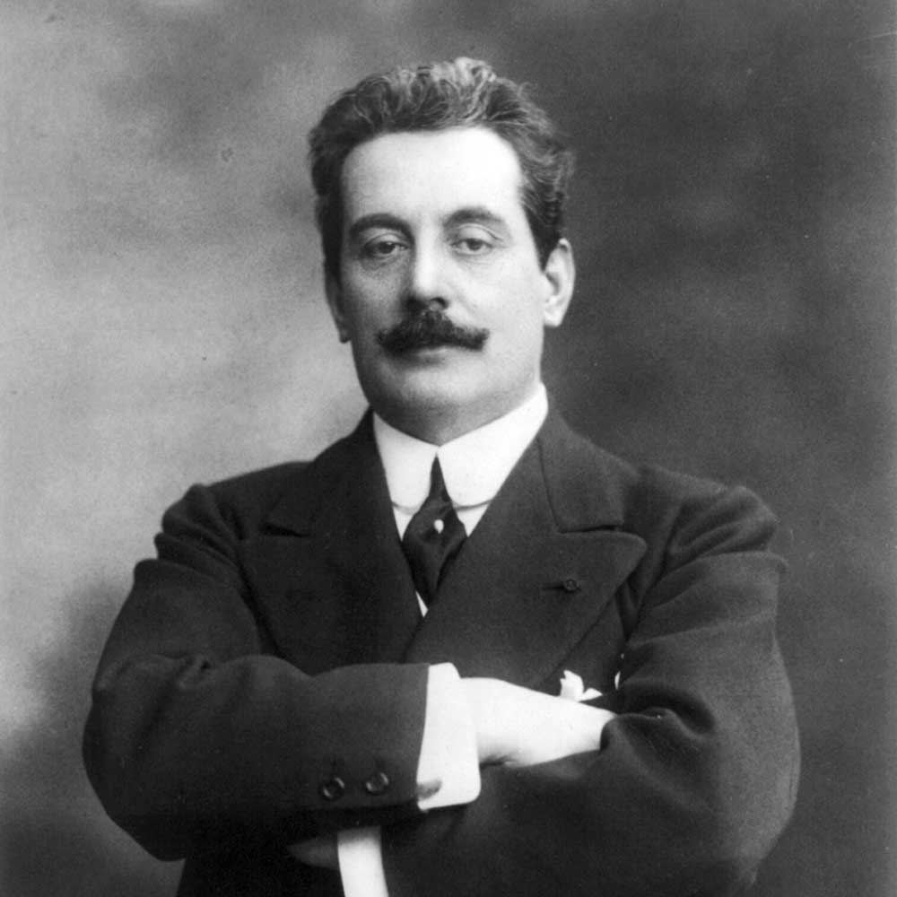 Giacomo Puccini: sia lode al gigante della musica seria (ma la bibliografia è avvilente)