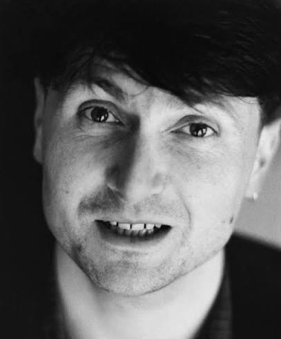 “Fioriscono le costellazioni nei frutteti dei cieli d’aprile”. Su Simon Armitage, poeta laureato
